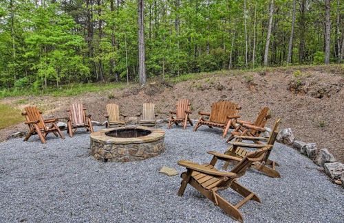 Sunset Maison | Rustic Sunset Escape on 67 Acres Outdoor Kitchen