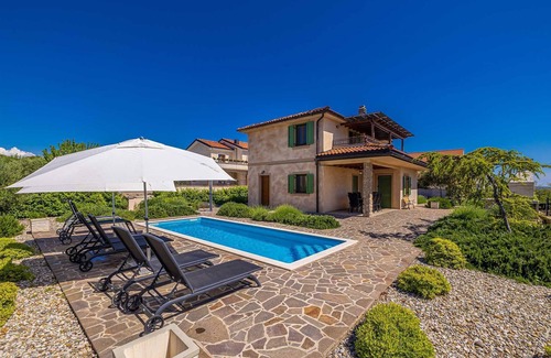 Milohnici Maison | Villa rustique Bellamare avec piscine
