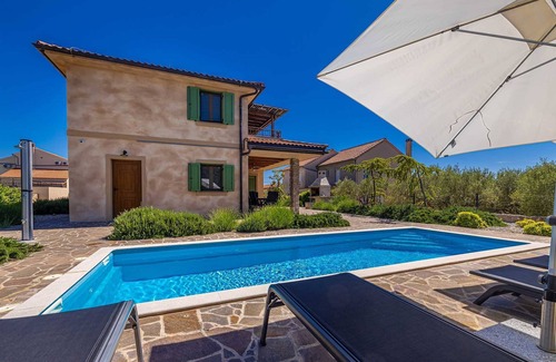 Milohnici Maison | Villa rustique Bellamare avec piscine
