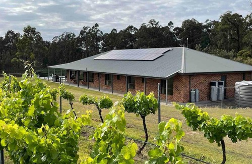 Lovedale Maison | Rustic Vineyard Retreat 6bed 6bth Pool