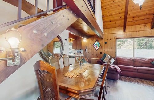 Cedar Glen Maison | Rustic, wooded escape near the village w/ a lovely deck