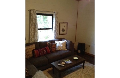 Fayetteville Maison | Rustic, yet modern Cabin Escape