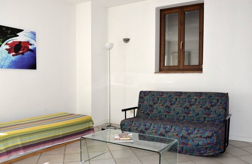 Caprino Veronese Maison | Maison rustique sur colline ensoleillée au centre de cultures agricoles