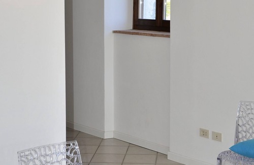 Caprino Veronese Maison | Maison rustique sur colline ensoleillée au centre de cultures agricoles