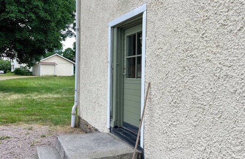 Ingelstad Appartement | Rustik Lägenhet Hem Nära Sjö och Natur med Värmande Karmin