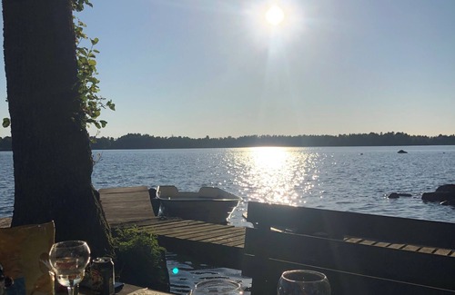 Ingelstad Appartement | Rustik Lägenhet Hem Nära Sjö och Natur med Värmande Karmin