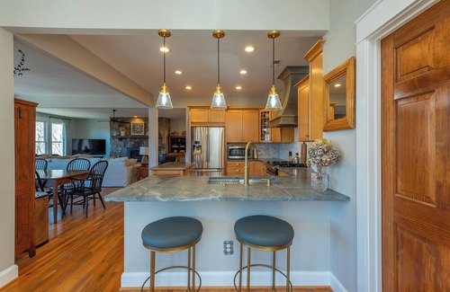 Fairview Maison | Rustling Ridge | Pet-Friendly, Hot Tub, Fire Pit & Views!
