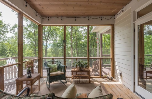 Fairview Maison | Rustling Ridge | Pet-Friendly, Hot Tub, Fire Pit & Views!