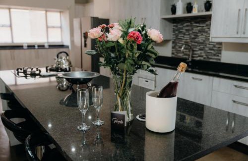 Hazyview Maison | Ruzelle Family House