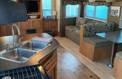 Crystal Beach Maison | RV 1 of 2 on Canal and 1/2 mi from Beach (Private Lot)