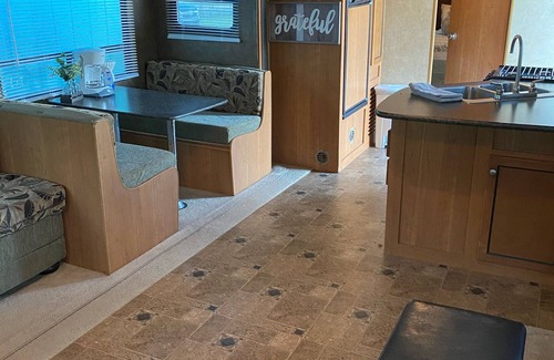 Crystal Beach Maison | RV 1 of 2 on Canal and 1/2 mi from Beach (Private Lot)