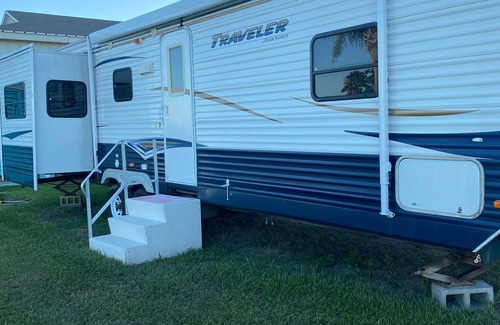 Crystal Beach Maison | RV 1 of 2 on Canal and 1/2 mi from Beach (Private Lot)