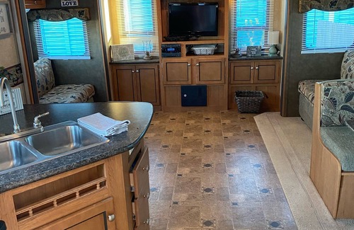 Crystal Beach Maison | RV 1 of 2 on Canal and 1/2 mi from Beach (Private Lot)