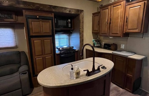Southwest Ranches Maison | RV Getaway! Close enough to everything, but far enough away to get away!