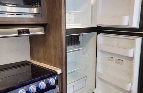 Eatonville Maison | RV Glamping in the Heart of Downtown Eatonville with a Mountain View