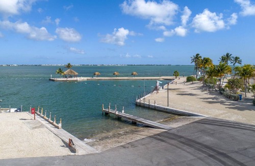 Cutthroat Harbor Estates Maison | RV lot! 5 night minimum! @ Venture Out!