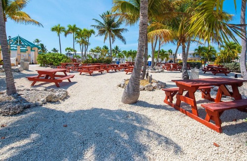 Cutthroat Harbor Estates Maison | RV lot! 5 night minimum! @ Venture Out!