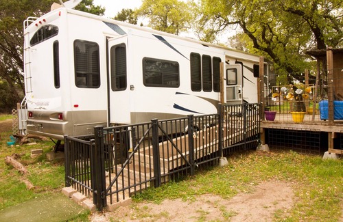 Dripping Springs Maison | 5e roue confortable RV sur 2. 5 acres près de Hamilton Pool