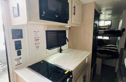 Brentwood Maison | RV of Serenity w/Cozy Cotton Comforts, Easy Self Check-Ins, and Privacy Galore!