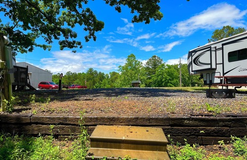Aurora Location De VR | RV Site #48 Back in - Big Rig Friendly 70ftx30ft