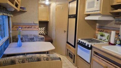 Regional District of Fraser-Fort George Autre | RV with Rocky Mountains View