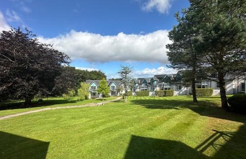 Auchterarder Maison | Ryder Cup Lodge Duchally - Free access to Leisure Club Swimming Pool Hot Tub Steam Room - Starlink Satellite Internet - Sky Glass Now DOG FRIENDLY for 2025