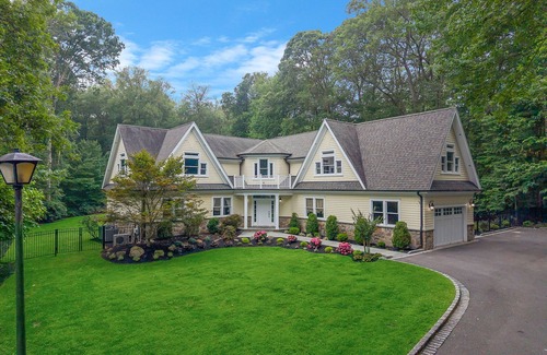 Dix Hills Maison | Ryder Cup rental 20 minutes to Bethpage Golf Course.n8 day rental for Ryder cup