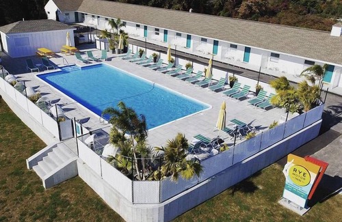 Rye Appartement | Rye Motor Inn - Deluxe Queen Studio Apartment - ADULTS ONLY