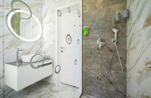 Lviv City Center Appartement | Rynok Square city center two bedroom apartment!