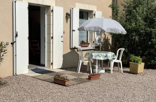 Mezieres-sur-Ponthouin Maison | Séjour au Bord de l’eau - Moulin Authentique avec Pêche et Confort Moderne - FR-1-410-393