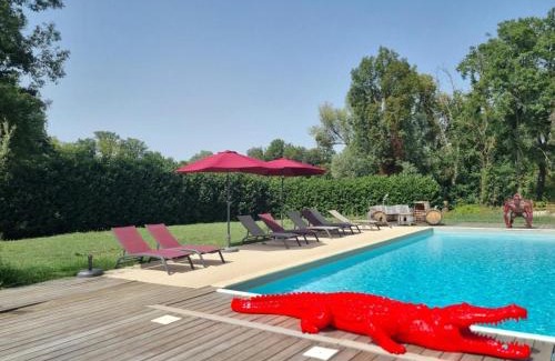 Mornand-en-Forez Maison | Séjour Authentique dans un Tonneau Viticole avec Piscine Chauffée et Mini-Ferme - FR-1-496-325