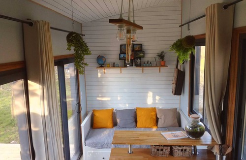 Riocaud Cabine | Séjour détente dans une tiny house et son bain Bordelais