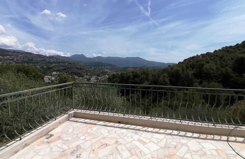 Contes Maison | Séjour en pleine nature, vue imprenable, jacuzzi