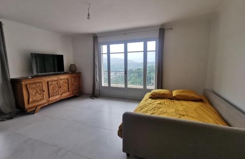 Contes Appartement | Séjour en pleine nature, vue imprenable, jacuzzi