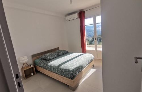 Contes Appartement | Séjour en pleine nature, vue imprenable, jacuzzi