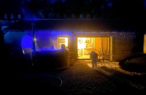 Saint-Cyran-du-Jambot Maison | Séjour Historique au Domaine de Migny : Gîte avec Bain Nordique et Piscine - FR-1-591-731