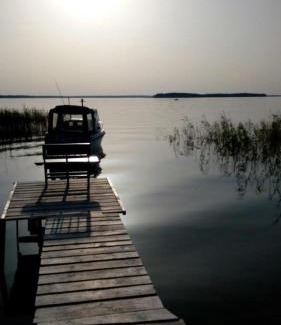 Glodowo Maison | Słońce i Woda - 2 domki nad brzegiem jeziora Śniardwy z własnym pomostem, zejściem do wody i przecudnym widokiem na jezioro