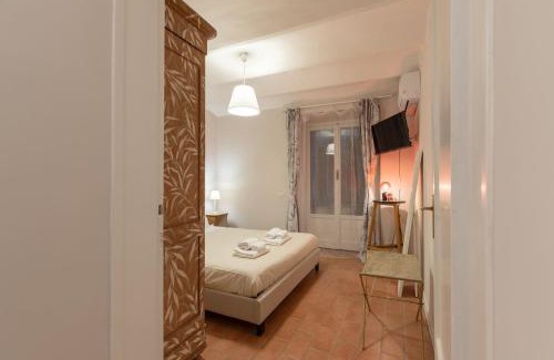 Sant' Ambrogio Appartement | S.Ambrogio Courtyard in Florence-hosted by Thinah
