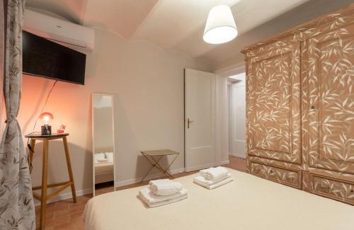 Sant' Ambrogio Appartement | S.Ambrogio Courtyard in Florence-hosted by Thinah