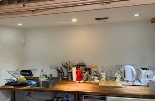 Mawddwy Appartement | New s/c studio in medieval farm house Ideal for walkers, birders & writers.