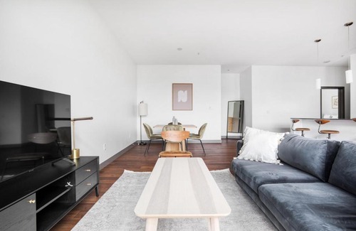 Cascade Appartement | S Lake Union 2BR w Gym WD nr Space Needle SEA-192