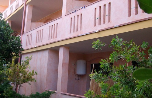 Piscinas Lit Et Petit-Déjeuner | Sa Domu Sarda - Appartement salle de jeux dans une villa mitoyenne avec entrée indépendante