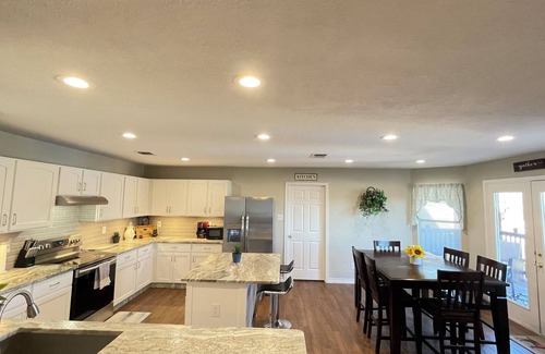 San Antonio Maison | SA Escape near Seaworld, Fiesta Tx, Lackland AFB