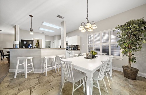 North San Antonio - SAT Maison | SA Golf Home Nr Six Flags | Wi-Fi | BBQ | Games