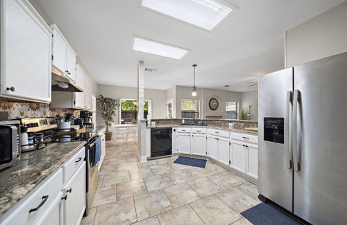 North San Antonio - SAT Maison | SA Golf Home Nr Six Flags | Wi-Fi | BBQ | Games
