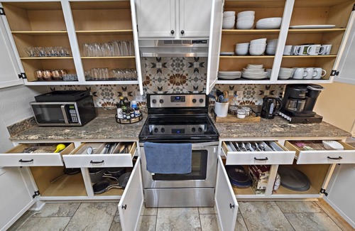 North San Antonio - SAT Maison | SA Golf Home Nr Six Flags | Wi-Fi | BBQ | Games