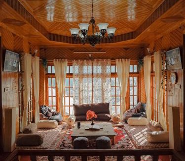 Kotkhai Maison | Saanjh by Limitless Stays