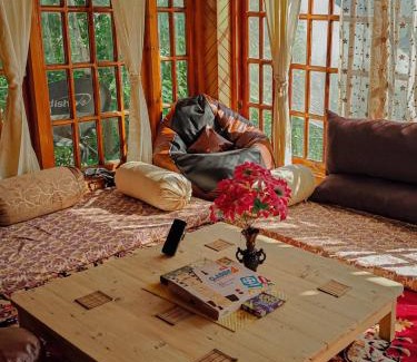 Kotkhai Maison | Saanjh by Limitless Stays