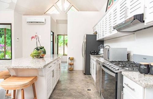 Dominicalito Maison | Sabitha, Lux Private Jungle Property w/pool w/aircon 5 min from Surf Beach Dominical