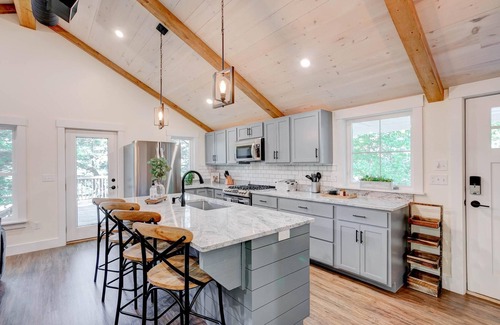 Center Conway Maison | Saco River Farmhouse, Riverfront Getaway in Conway! 10 Mins to Downtown!